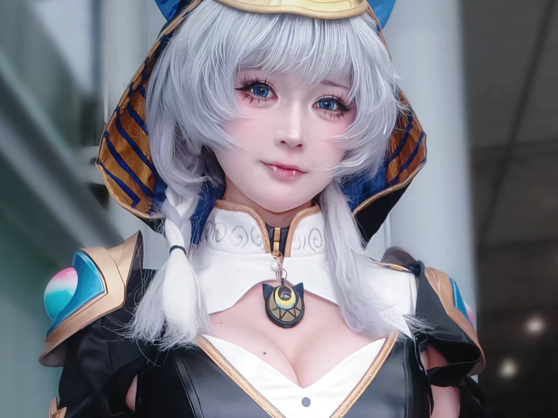 Cat's version of playing rice cake