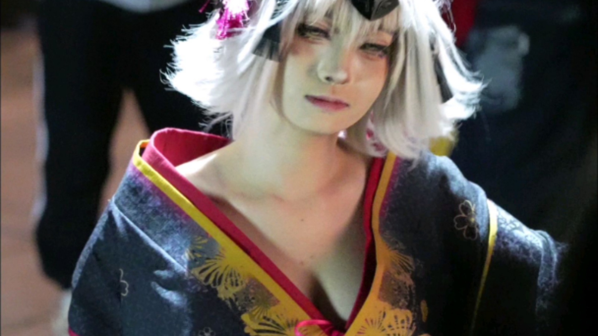 [Black-and-White Cosplay] – Long, Slender Legs and Delicate Feet