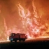山火爆燃急速扩张，消防队员险丧火海，澳大利亚绿荆溪森林大火