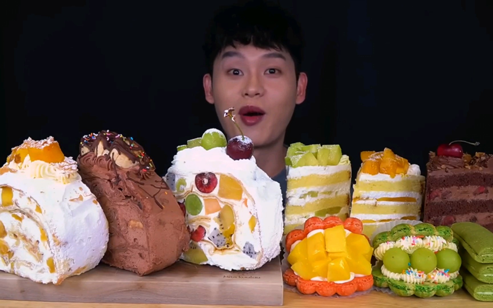 【Bonggil】韩国吃播，奶油炸弹，水果奶油忙果哈密瓜巧克力蛋糕！！