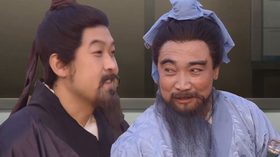 "在吕伯奢家后门杀疯的两人"