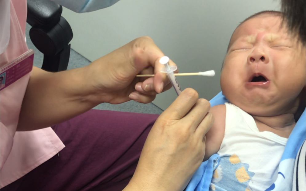 宝宝打疫苗