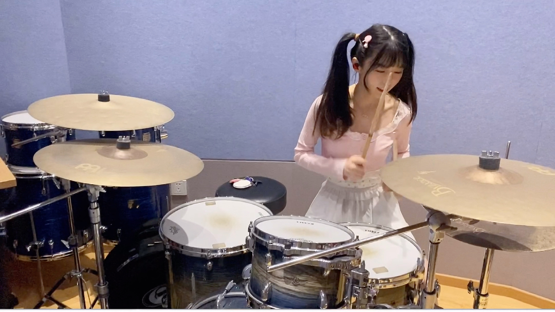 【架子鼓】小萝莉架子鼓教学 每天一条不实用的鼓solo