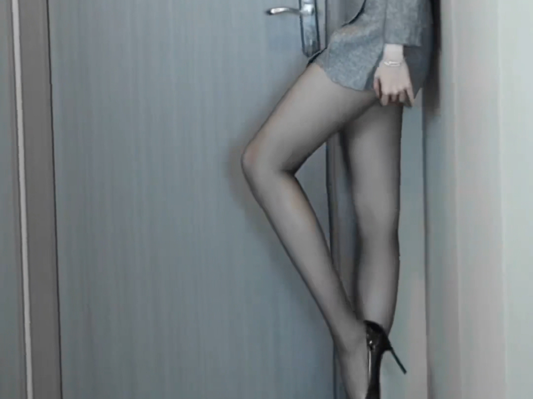 Can I ignore you if I call you sister? #Long Legs