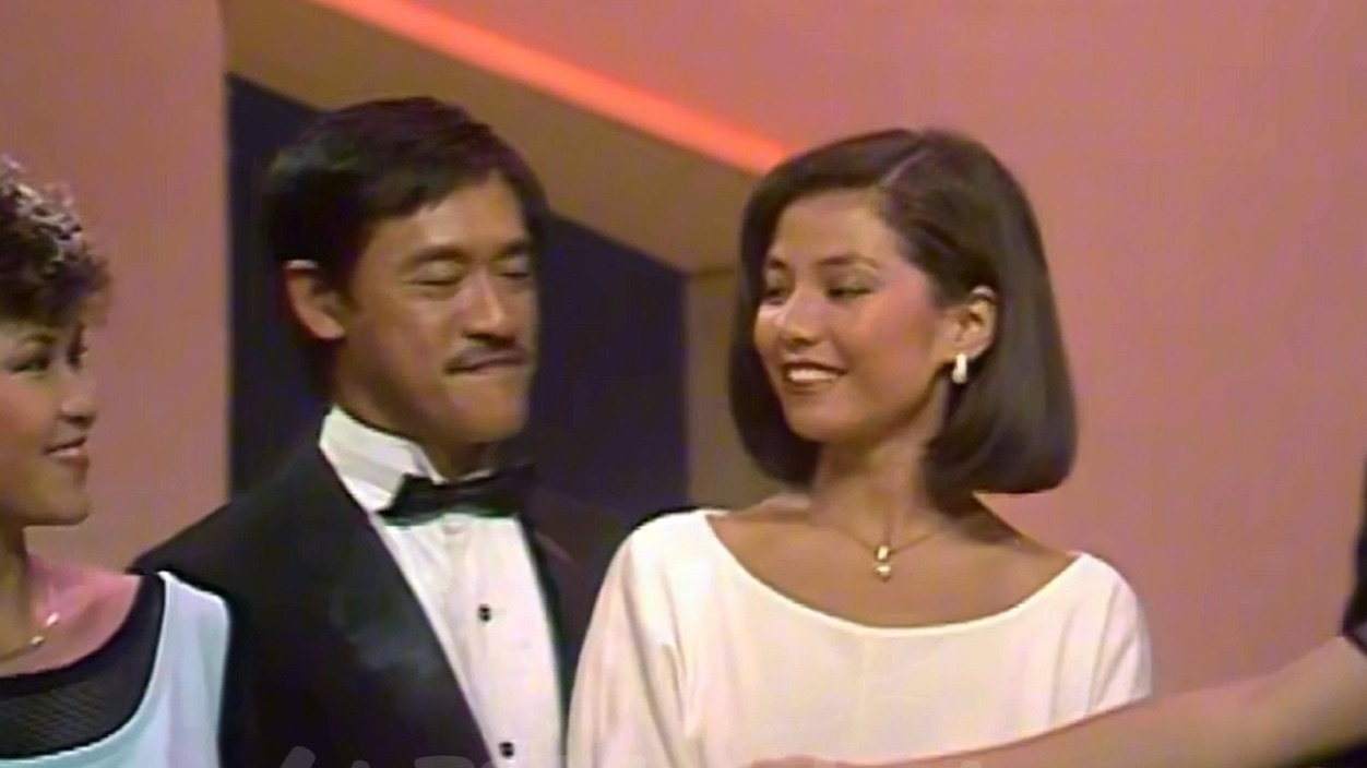 成龙 洪金宝 钟楚红 吴耀汉 秦祥林 1983年奇谋妙计五福星剧组欢乐今宵宣传完整04 完