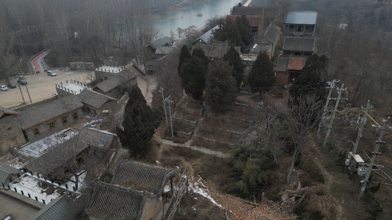 鹤壁市白龙庙环绕留念