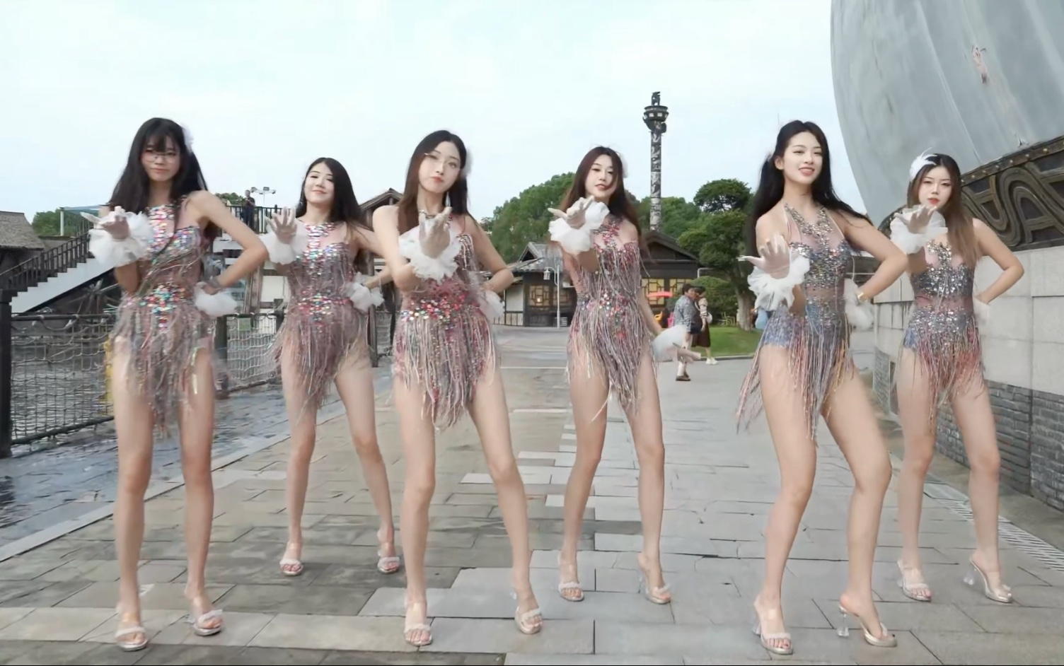 蛐蛐大队演唱《可能是我傻吧》