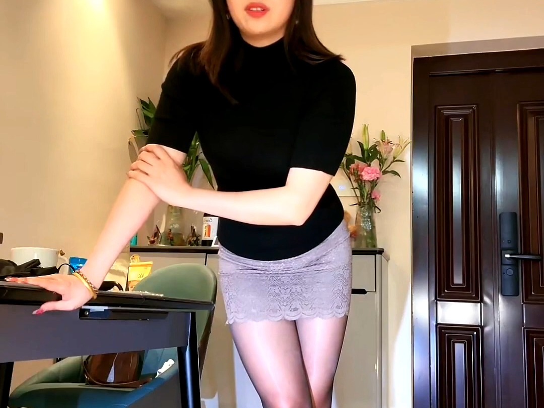 Black silk young woman, love?