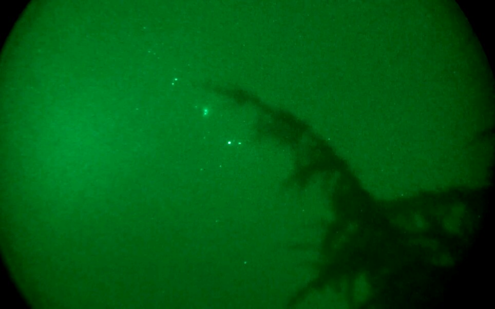超二代夜视仪加装UHC光污染滤镜观察深空天体效果对比。