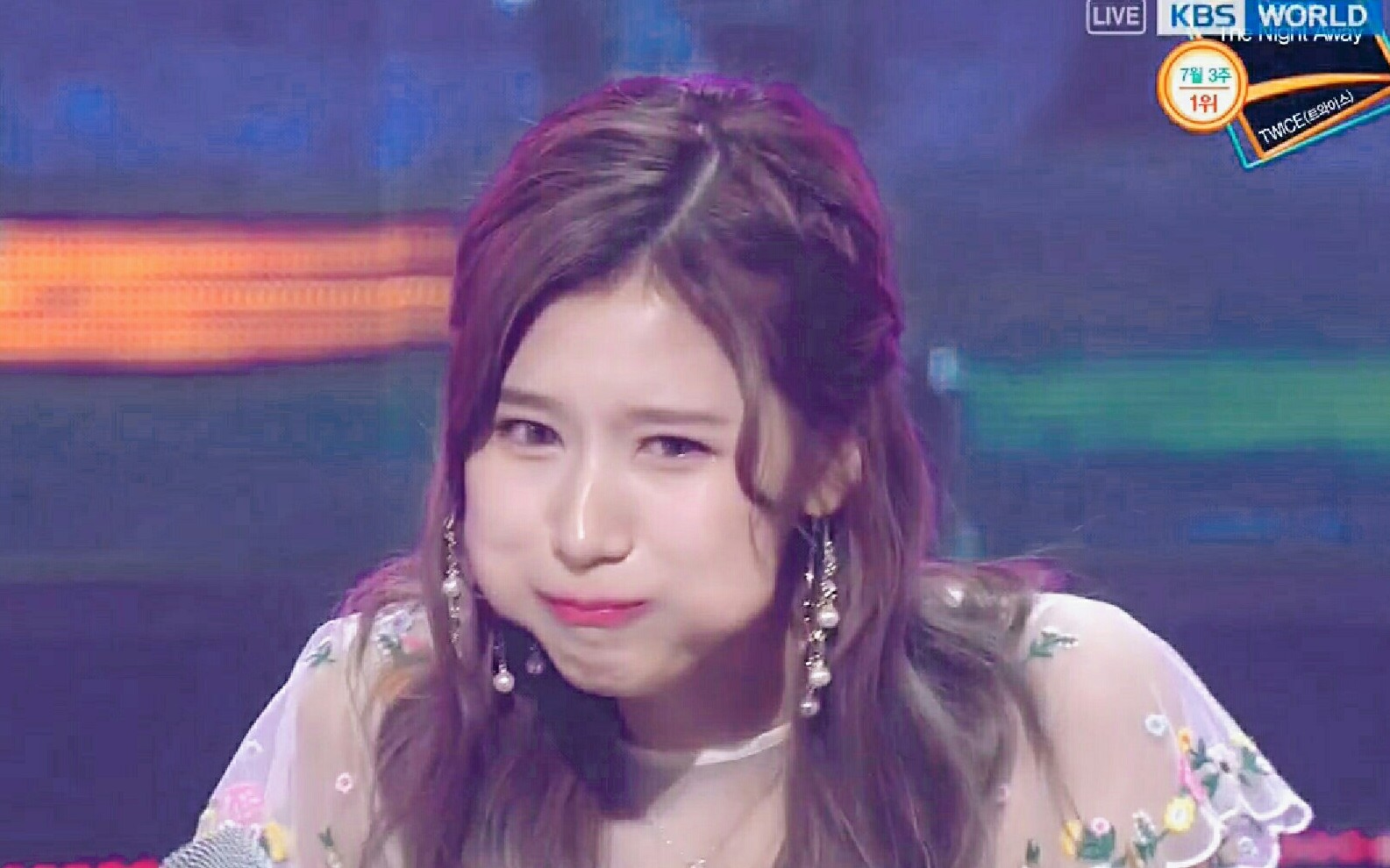 sana:再吃 我真的要变成松鼠了( ° °) sana tzuyu twice