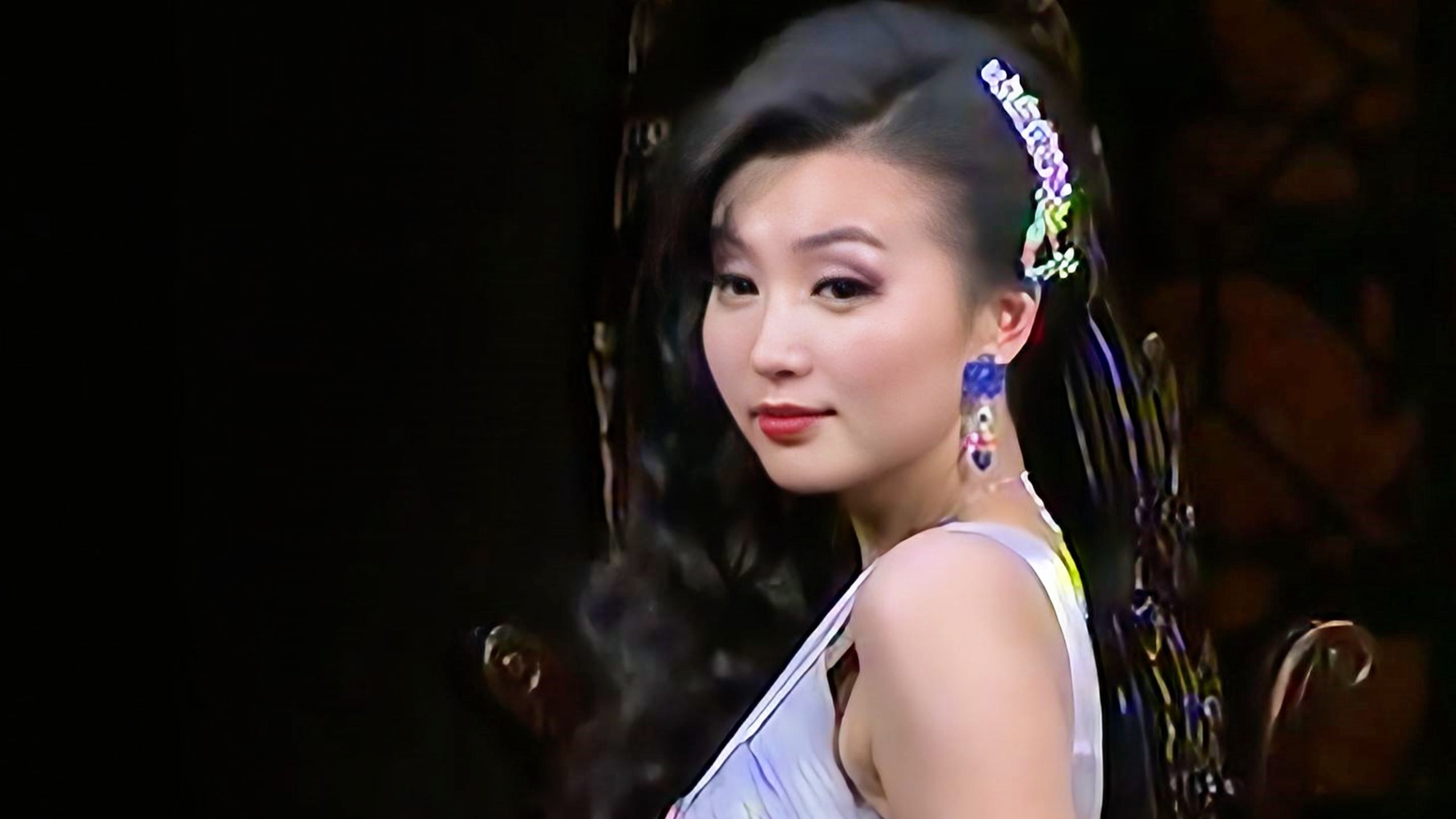 "爱情，什么是爱情？你太冷静了，显得我像一个疯子。"