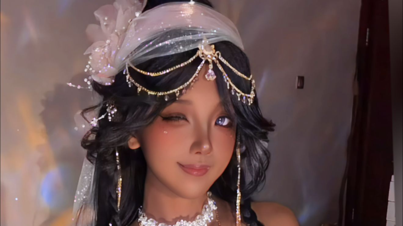 Dark skin + neon pink = ?