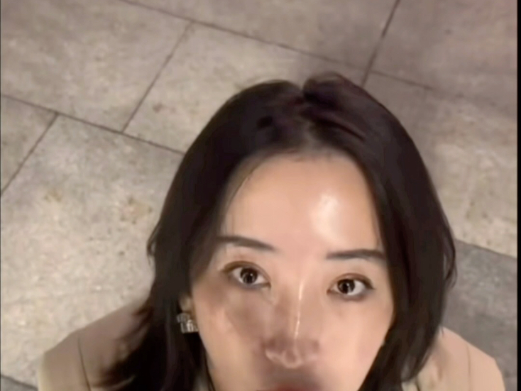 问：“姐姐蹲下来抬头看着的第一视角准备好全部接住”了吗？（一起长大的约定…哈哈哈！）