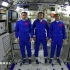 3名航天员在太空向全国人民敬礼