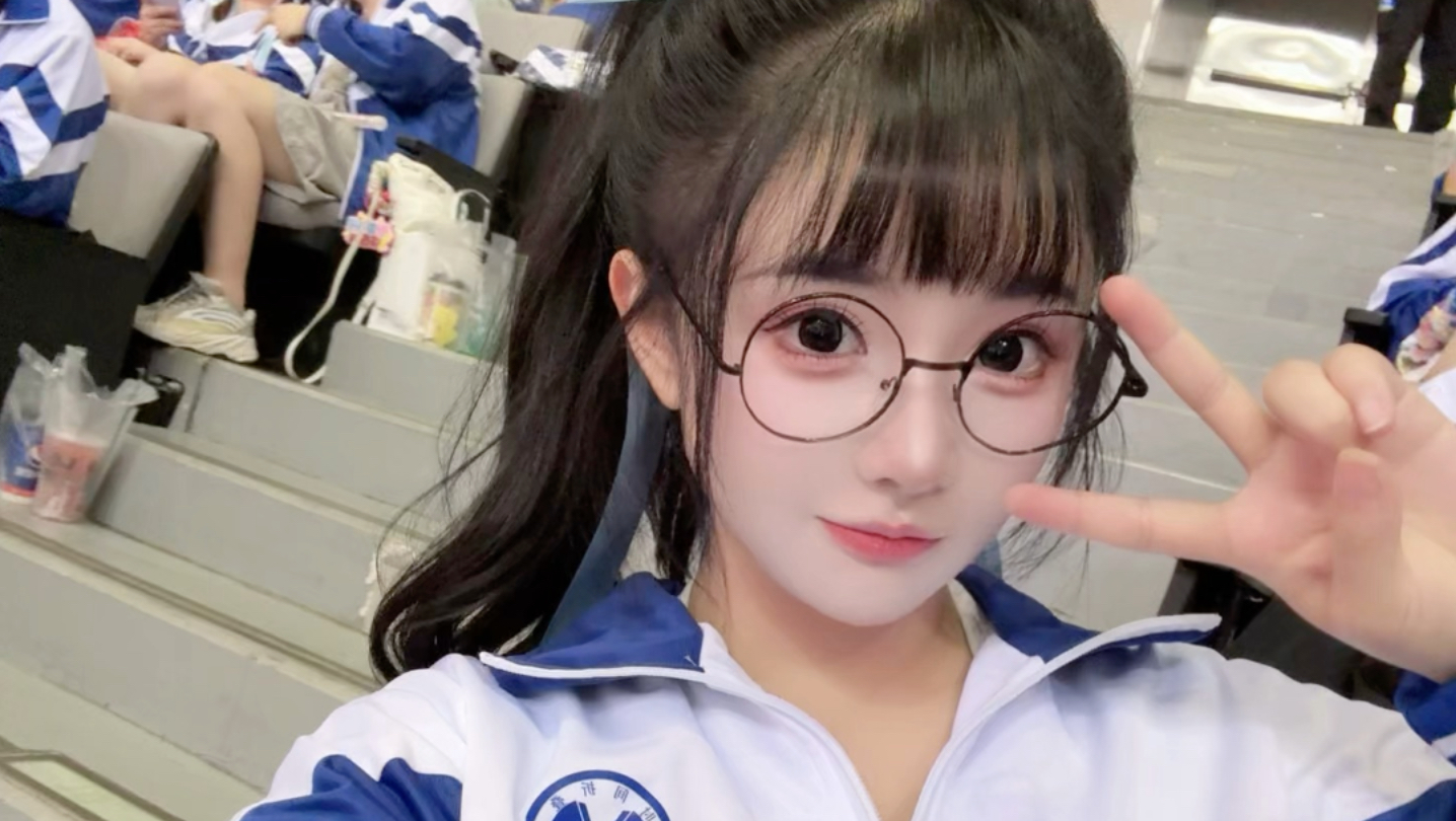 耳机里的青春，终于唱到了现场