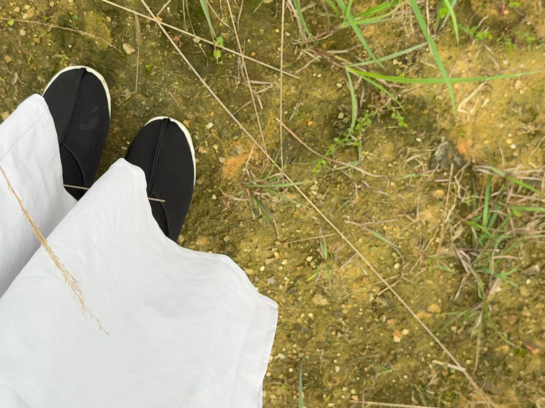 汉服布靴外出第一视角，荒无人烟的地方瞎逛悠