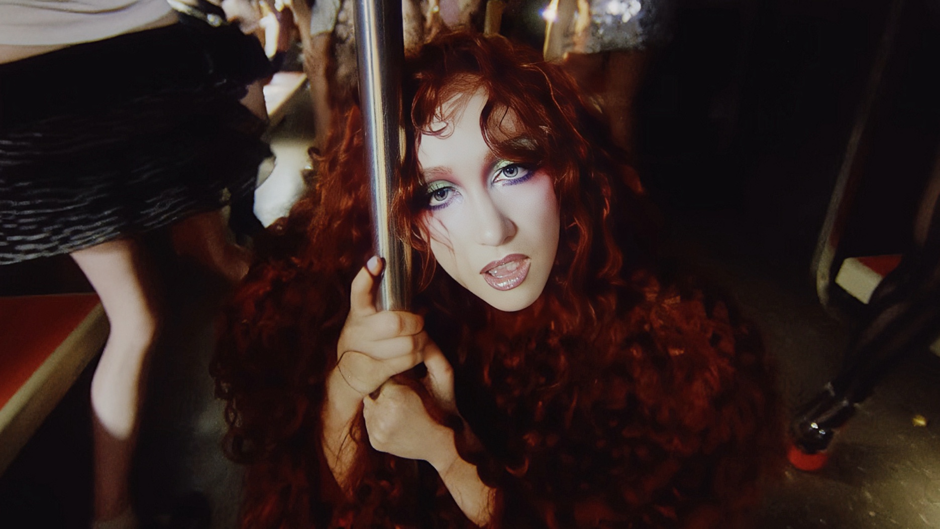 【MV首播】Chappell Roan回归新单《The Subway》