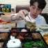 韩国吃播-奔驰Banzz-20171023【白切肉便当、煎饼、海带汤、米糕】