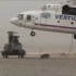 俄罗斯米-26运输直升机吊起北约CH-47支奴干重型运输机