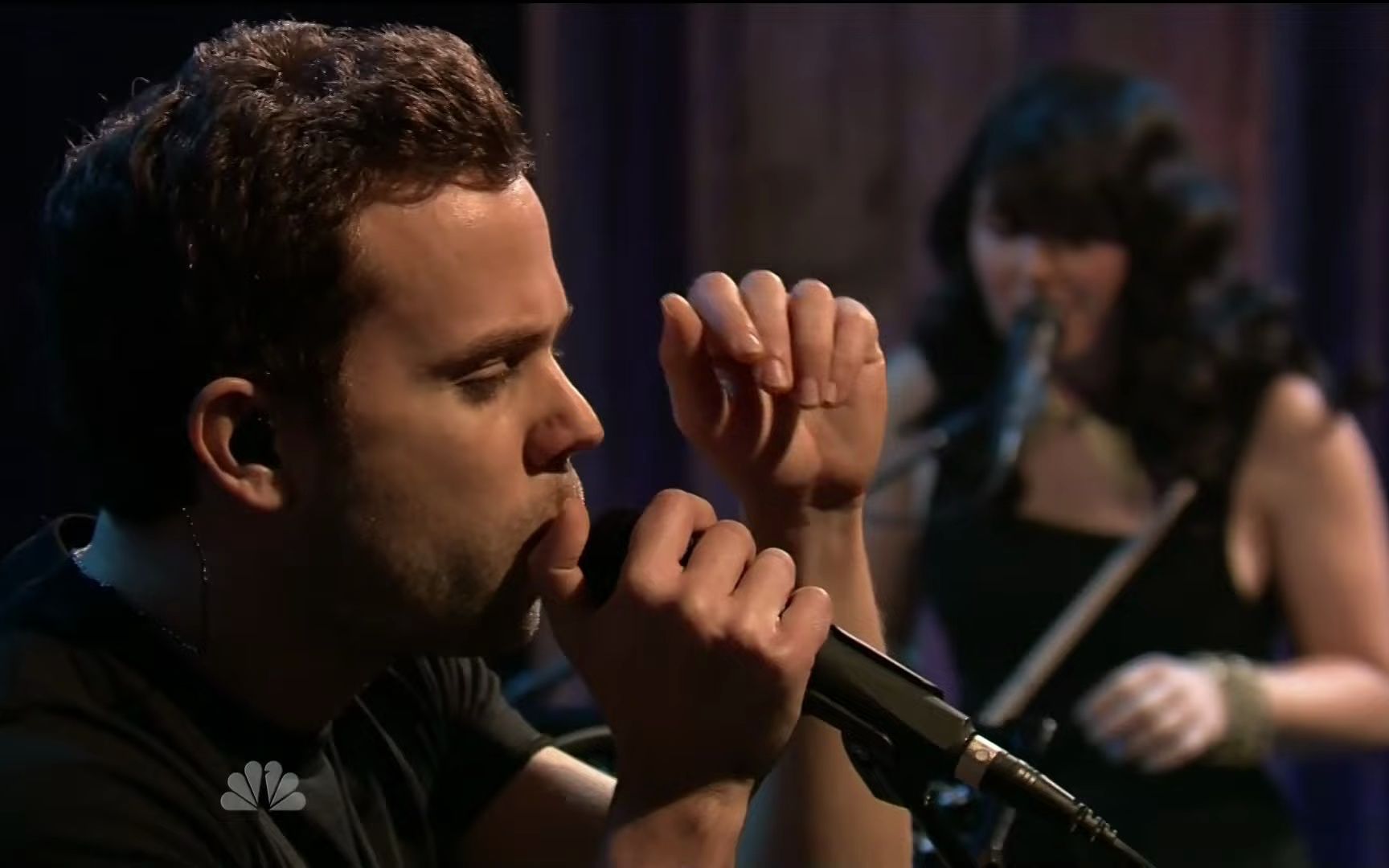 M83 - Midnight City (Live on Late Night With Jimmy Fallon)