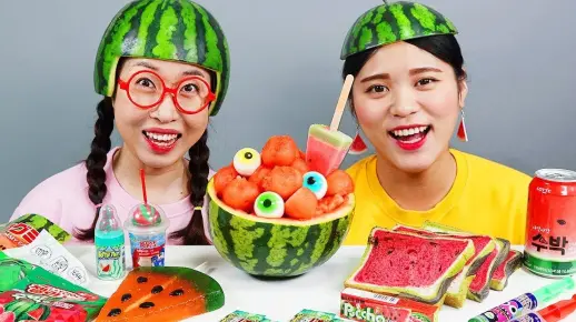 DONA美食：夏天的甜蜜快乐，清爽的西瓜果冻冰淇淋来消暑!
