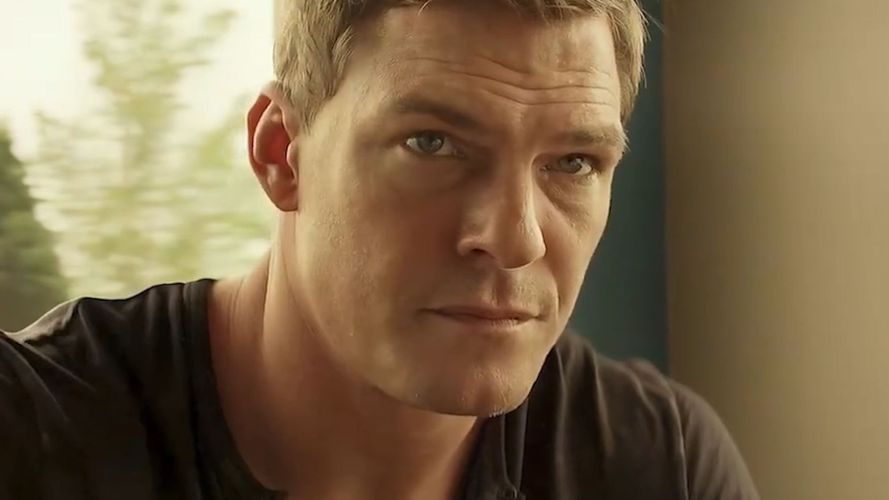 当你看到脖子和头一样粗的男人，跑，抓紧跑！脖子都快没了！《侠探杰克》