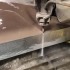 强力水流切开30厘米厚的钢锭，神奇的水切割原理