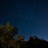 超级震撼！马斯克星链缓缓划过星空