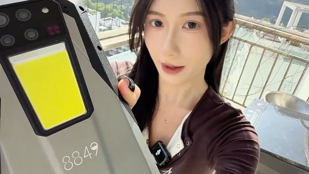 能边玩游戏边健身，可待机两个月的8849三防手机测评Vlog