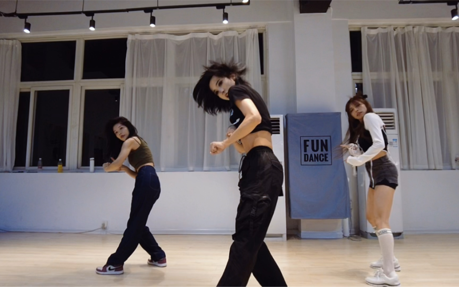 韩国女主播舞蹈视频_哔哩哔哩_bilibili