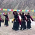 尼泊尔多波女生的藏族舞蹈