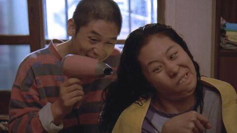 父亲亲儿子脸颊 b9e83eecc1705964eb4343da5fb4ae1003fe7b2c.jpg@480w_270h_1c