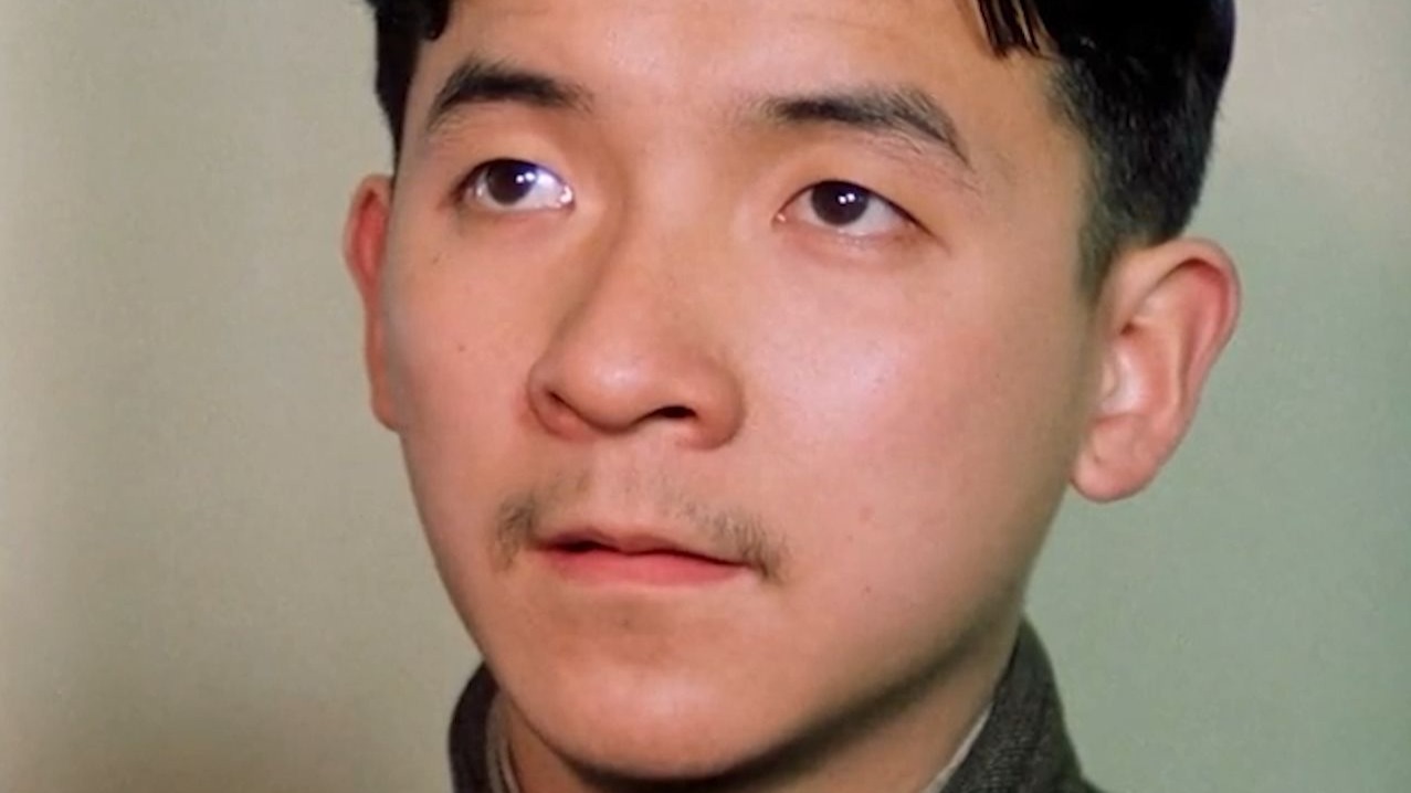 吃饭只吃松鹤楼，头油只用斯单康，衣服只穿派乐蒙，看书只看小黄书！