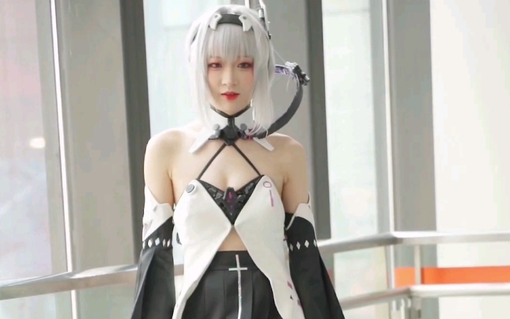 Cute cosplay lady Anchorpoint Descent