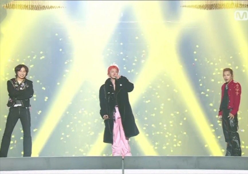 全场起立！权志龙GD+太阳+大声BANG BANG BANG+FANTASTIC BABY 颁奖典礼舞台