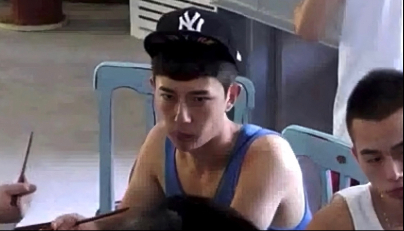 于朦胧在城堡干饭时刻 最早上桌最晚下桌