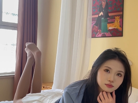 你在床脚干什么