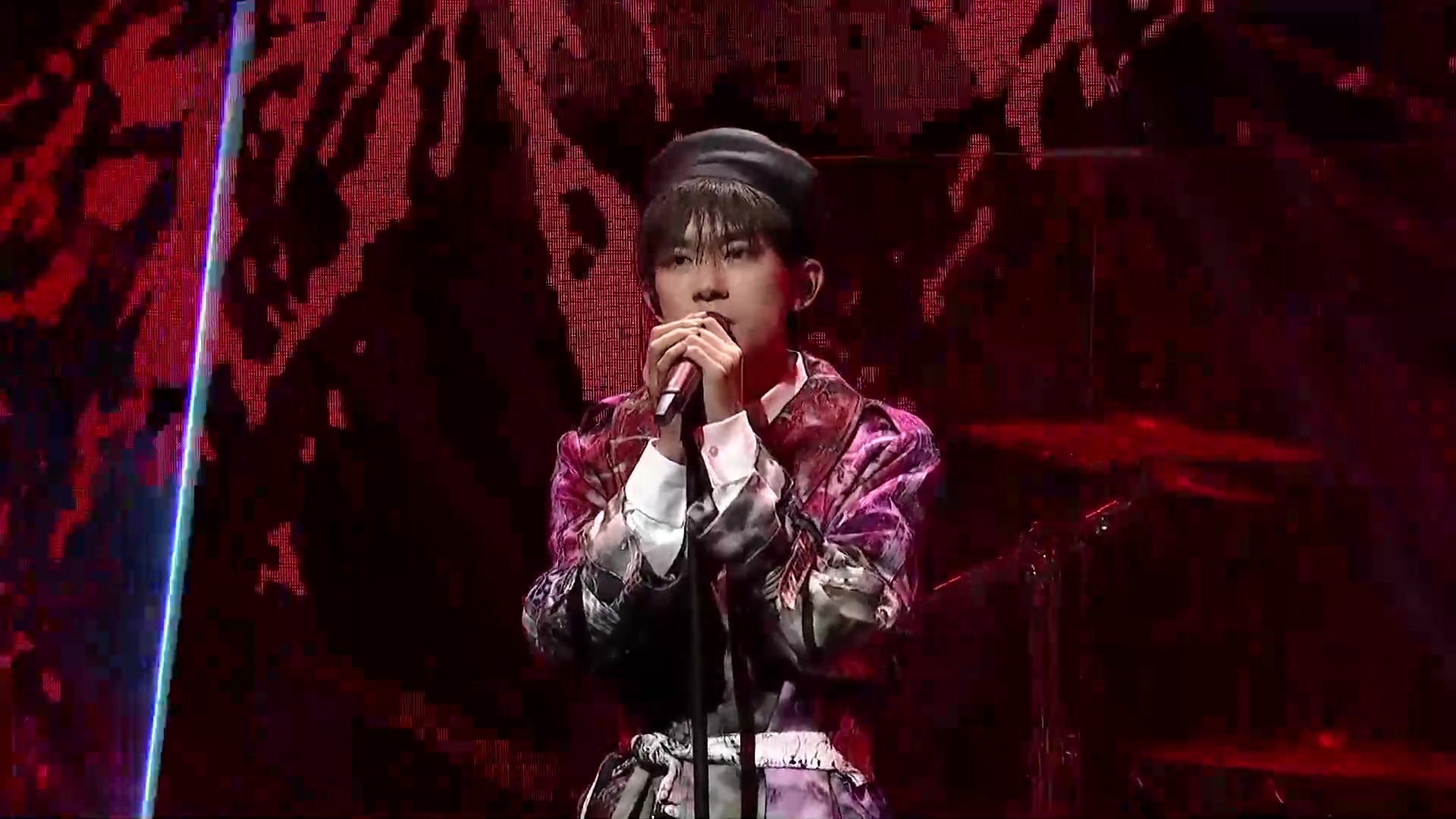 【易烊千玺】 2019芭莎明星慈善夜《Don't Tie Me Down》_哔哩哔哩_bilibili