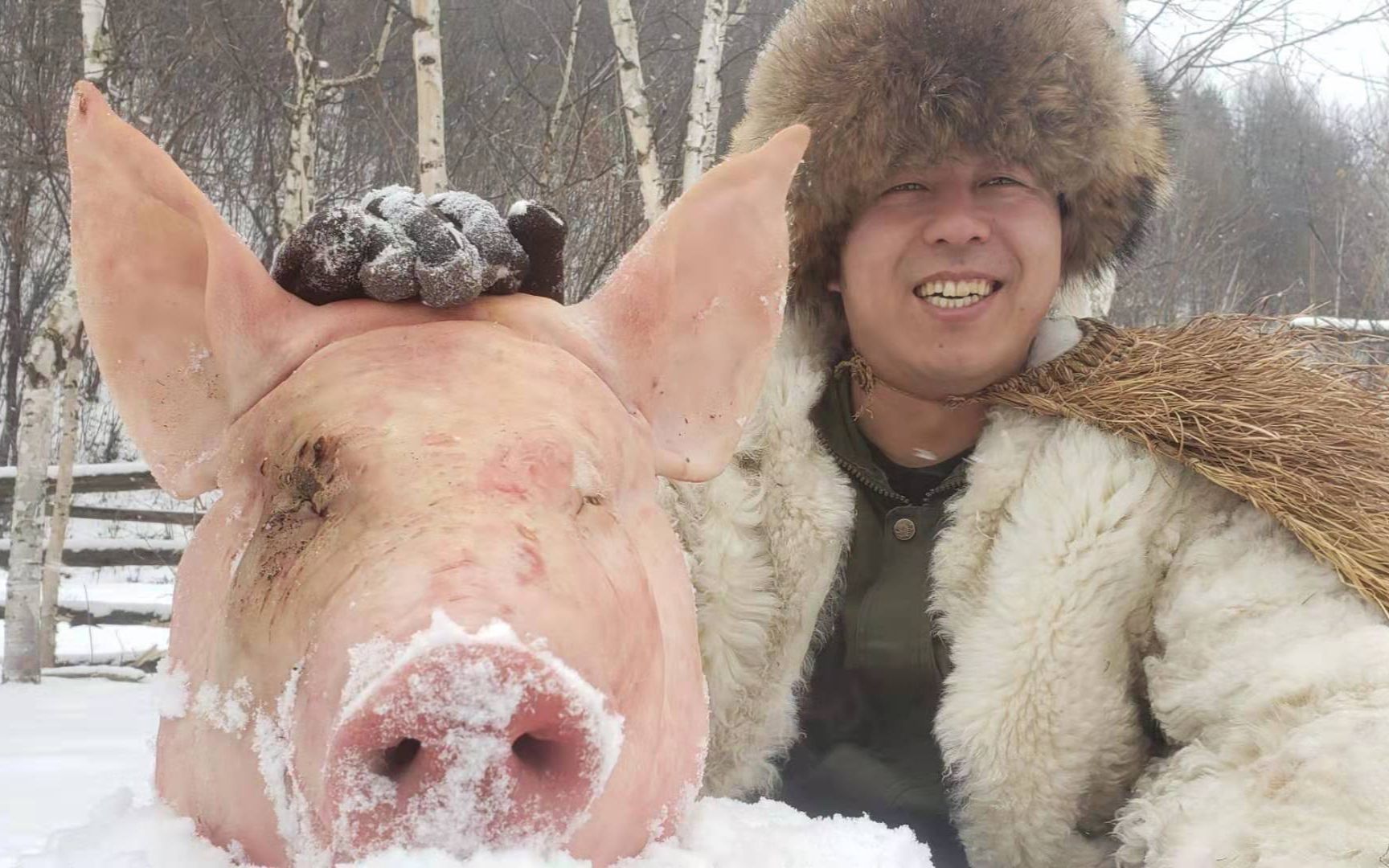 零下30多度了，雪地里杀猪，柴火铁锅烀猪头，大口吃肉，真过瘾