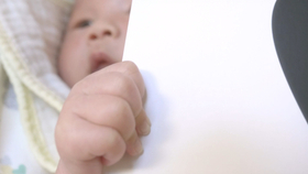 宝宝几个月开始要抱抱伸手 bd00a0d7c992cef1af5b38c2a8b563db9a59391c.jpg@280w_158h_1c_100q.jpg