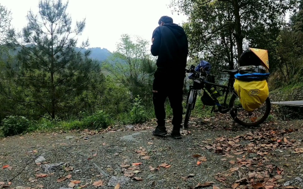 骑行西藏到达龙山县,晚上楼梯下面睡觉做饭哔哩哔哩 (゜゜)つロ 干杯~bilibili