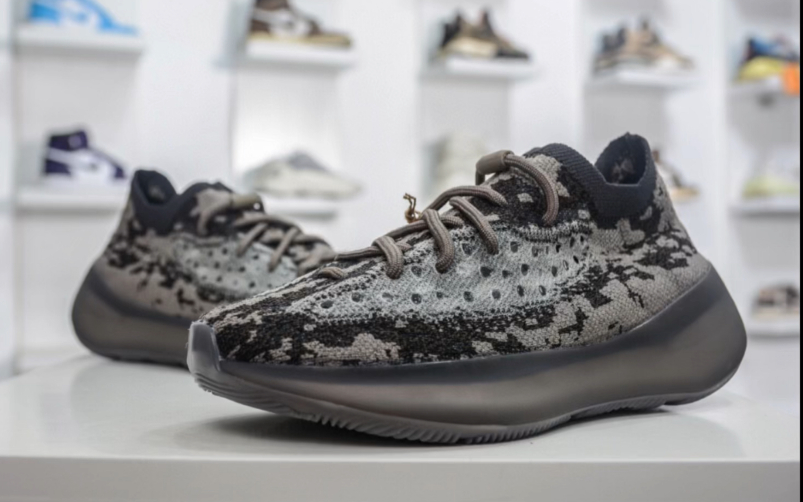 阿迪达斯椰子Adidas Yeezy Boost 380 Stone Salt 卡其黑外星人运动鞋 