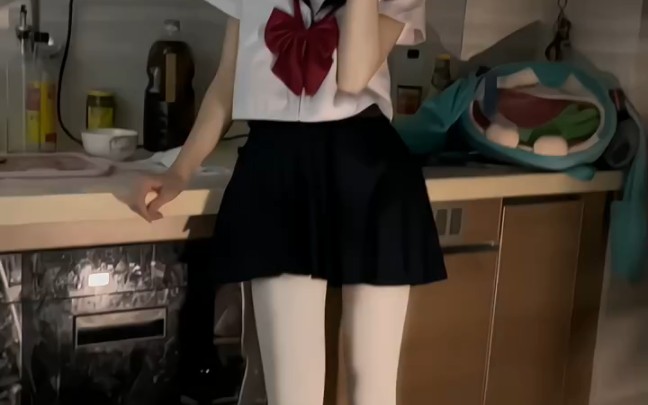 Do you like the white pantyhose of the sailor suit?