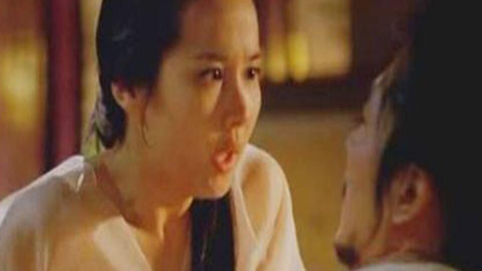 韩国古装伦理《方子传》深夜男子闯进女子闺房想要用强，女子从开始的抗拒到最后的顺从