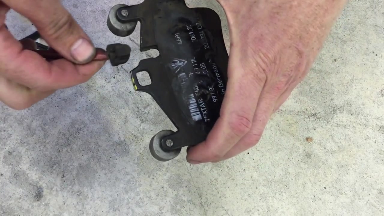 2006 porsche cayman s 换刹车片和磨损传感器_汽车_科技_bilibili