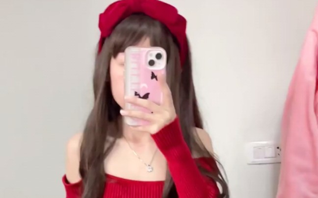 Knee-high socks with strapless dress yyds