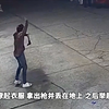 美国5名警官枪杀15岁嫌犯画面曝光 对方刚弃枪就被击毙