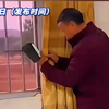 爸爸拍下妈妈偷听儿子打电话，儿子：小时候怕我偷偷找，长大后怕我找不到对象