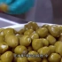 灌装腌制橄榄的全过程（超高清版）恶魔食品大蒜塞橄榄里吃过没，甚至蓝纹奶酪塞橄榄里