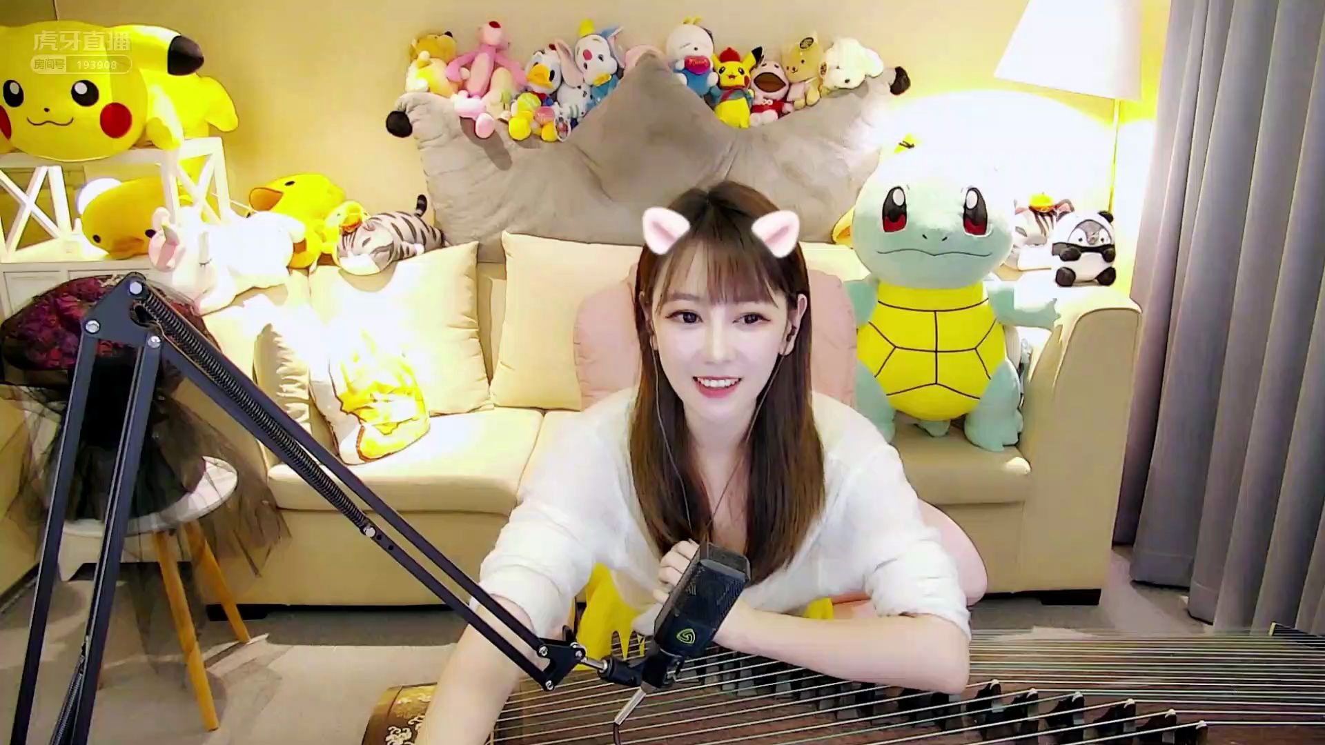 202009211848虎牙小月月有福相的古筝美女